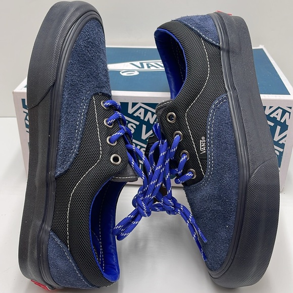 Vans Women’s Era VIt Lx
Hiker Dress Blues
VN0A4BNHLKZ
Sneakers - Picture 11 of 16